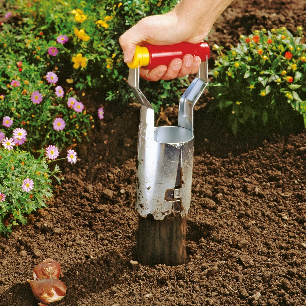 WOLF-Garten Bulb Planter with Fixed Handle Lifestyle