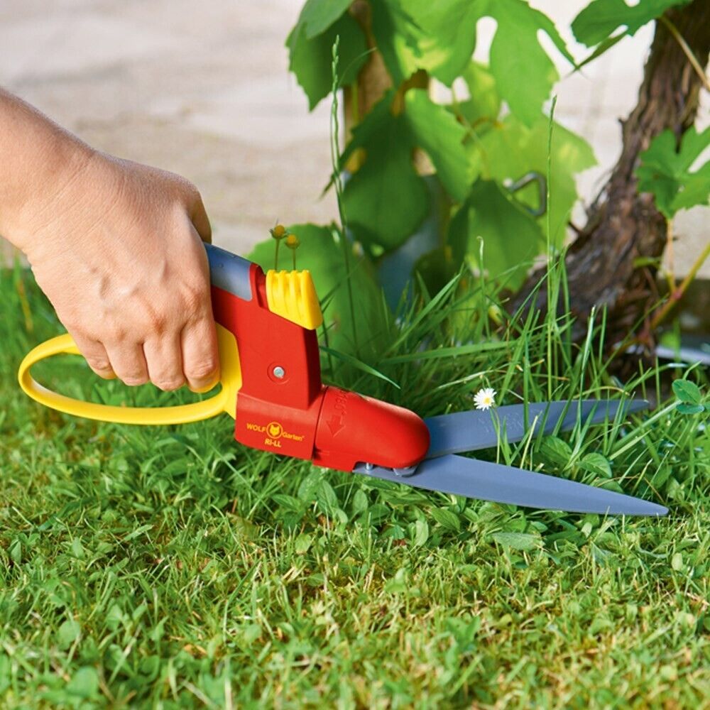 The Wolf Garten Grass Shears: Your Perfect Companion for Pristine Lawn Edges.  www.wolfonline.co.uk/products/RILL